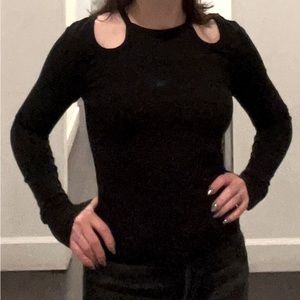 Pistola long sleeve too with shoulder cut outs